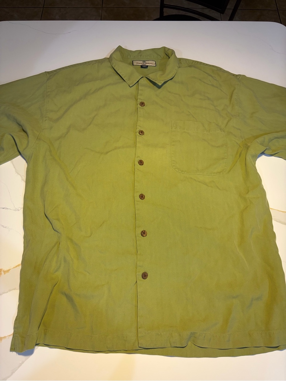 Tommy Bahamas 100% silk  Short-Sleeve Button-Up Shirt in Light Olive Green - Picture 2 of 5